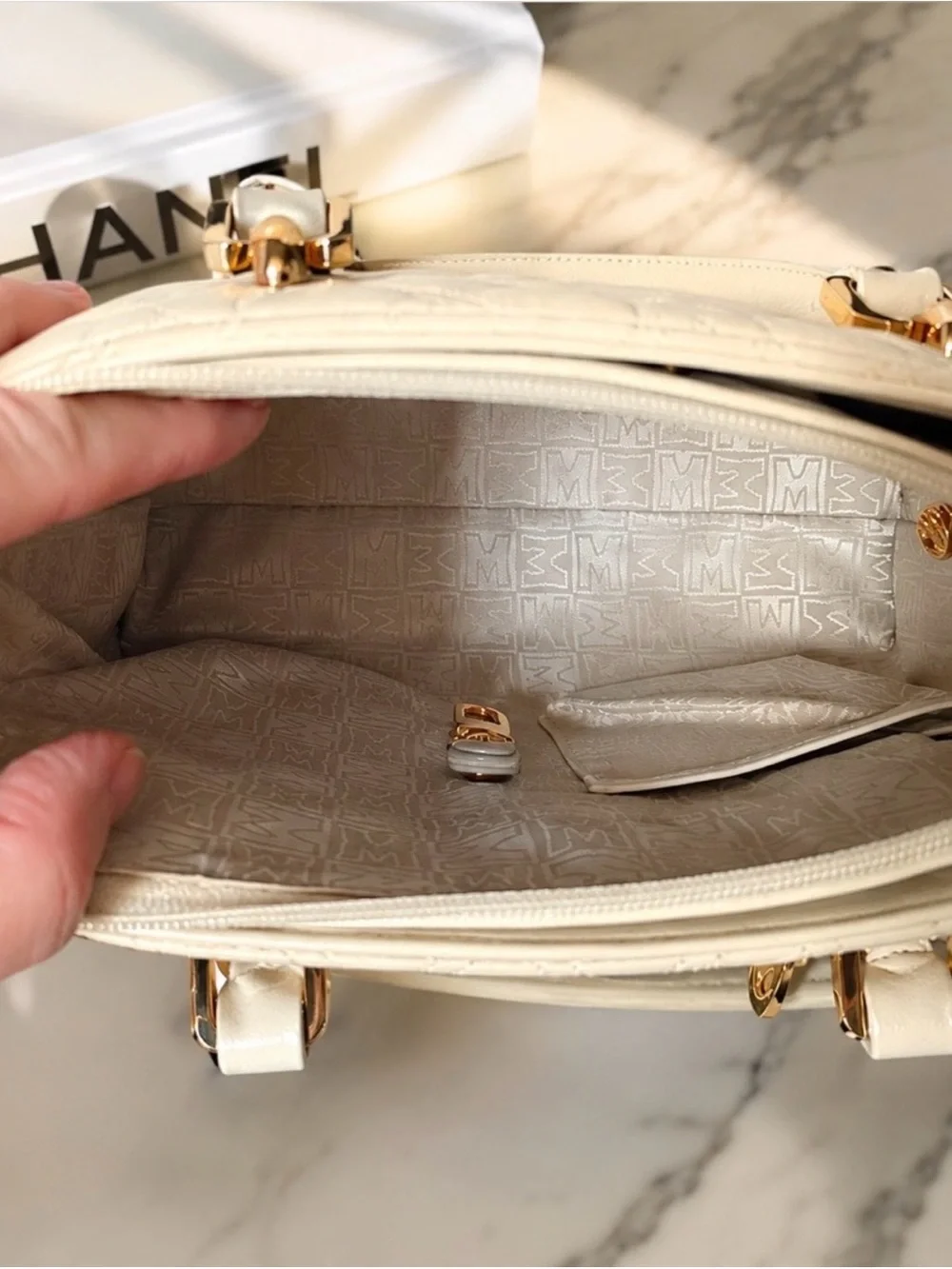 Metrocity satchel that